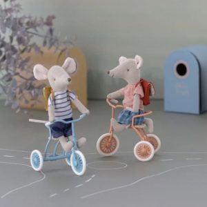 Dreiradmaus, Große Schwester mit Tasche (H 13 cm, rot)